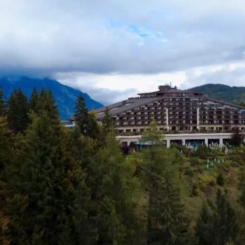 Der Herbst zeigt sich langsam in seiner Ruhe im Interalpen. 🍂
—
Autumn is slowly settling in with its tranquillity at... Der Herbst zeigt sich langsam in seiner Ruhe im Interalpen. 🍂
—
Autumn is slowly settling in with its tranquillity at...