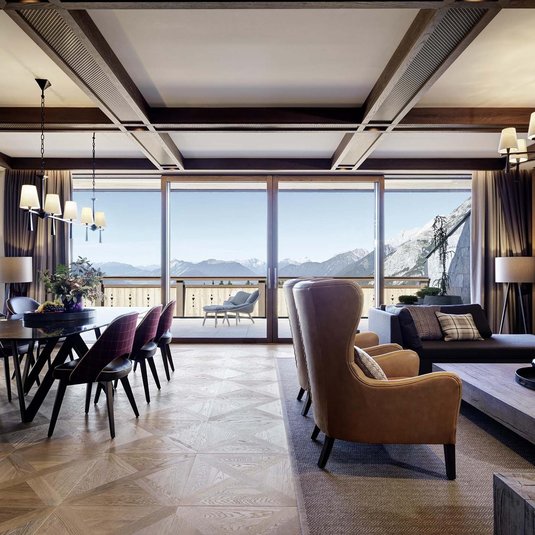 ©Monoplan Bruno Helbling Einblick in die Panorama Suite mit großem Wohnzimmer