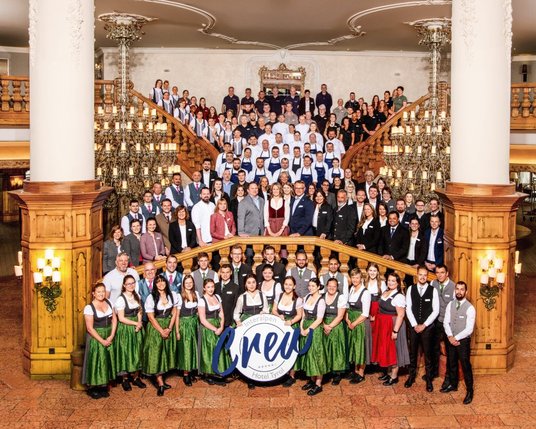 Werden Sie Teil unseres #topteam! Die Mitarbeiter des Interalpen-Hotel Tyrol einem 5-Sterne Superior Hotel und Top Arbeitgeber in Tirol